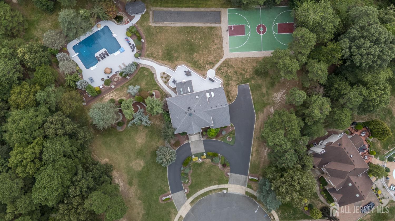Manalapan, New Jersey, 07726, United States, 6 Bedrooms Bedrooms, ,4 BathroomsBathrooms,Residential,Active,1929408