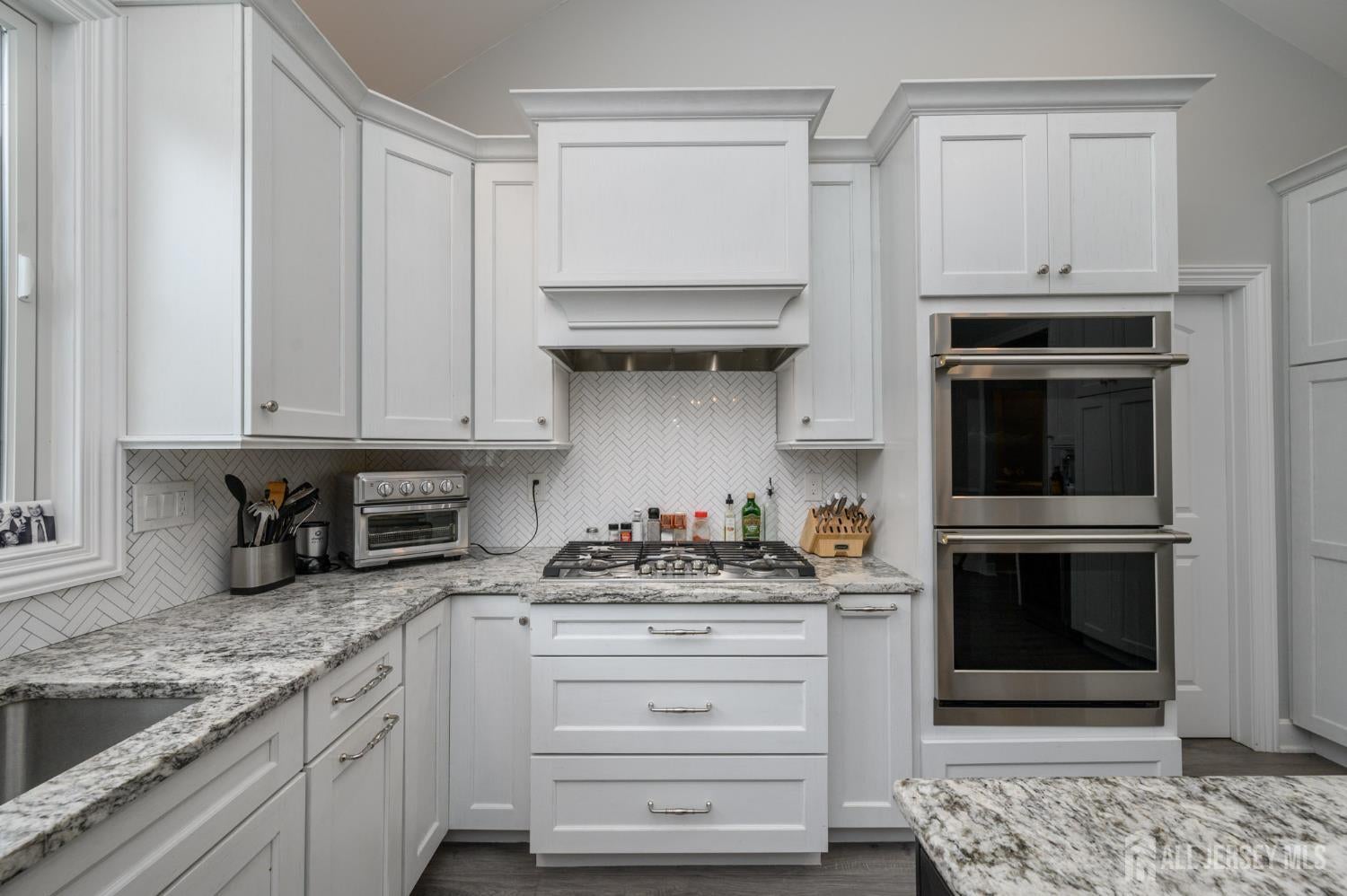 Manalapan, New Jersey, 07726, United States, 6 Bedrooms Bedrooms, ,4 BathroomsBathrooms,Residential,Active,1929408
