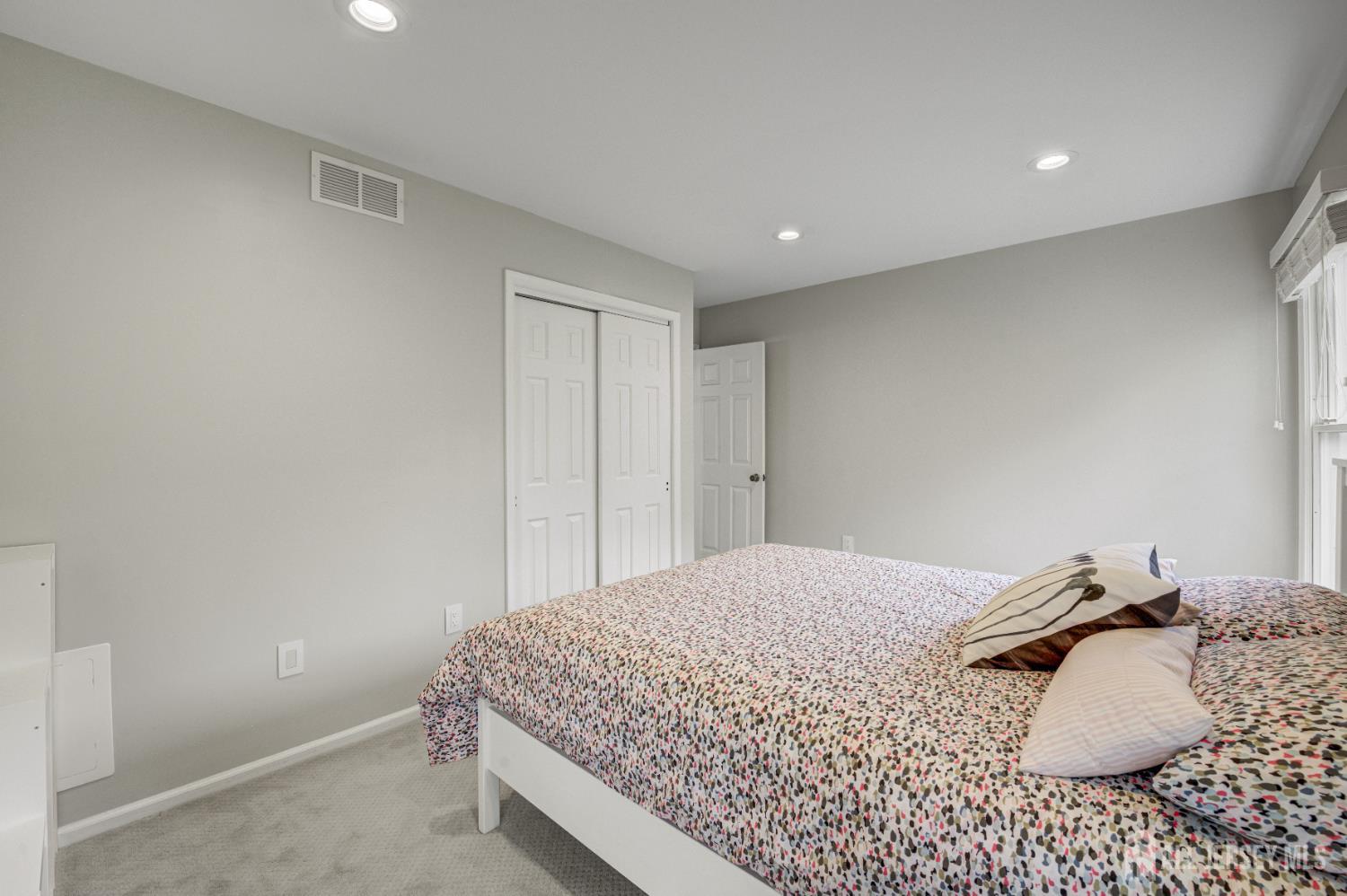 Plainsboro, New Jersey, 08536, United States, 5 Bedrooms Bedrooms, ,3 BathroomsBathrooms,Residential,Contingent,1993625