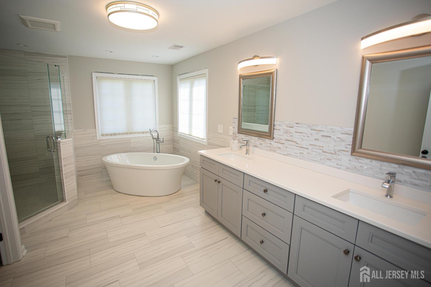 East Brunswick, New Jersey, 08816, United States, 5 Bedrooms Bedrooms, ,4 BathroomsBathrooms,Residential,Active,1899930