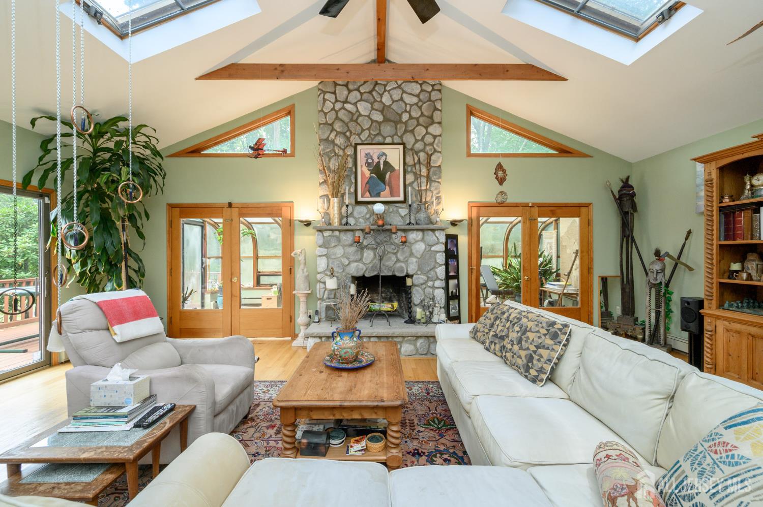 Holmdel, New Jersey, 07733, United States, 4 Bedrooms Bedrooms, ,3 BathroomsBathrooms,Residential,Active,1962178