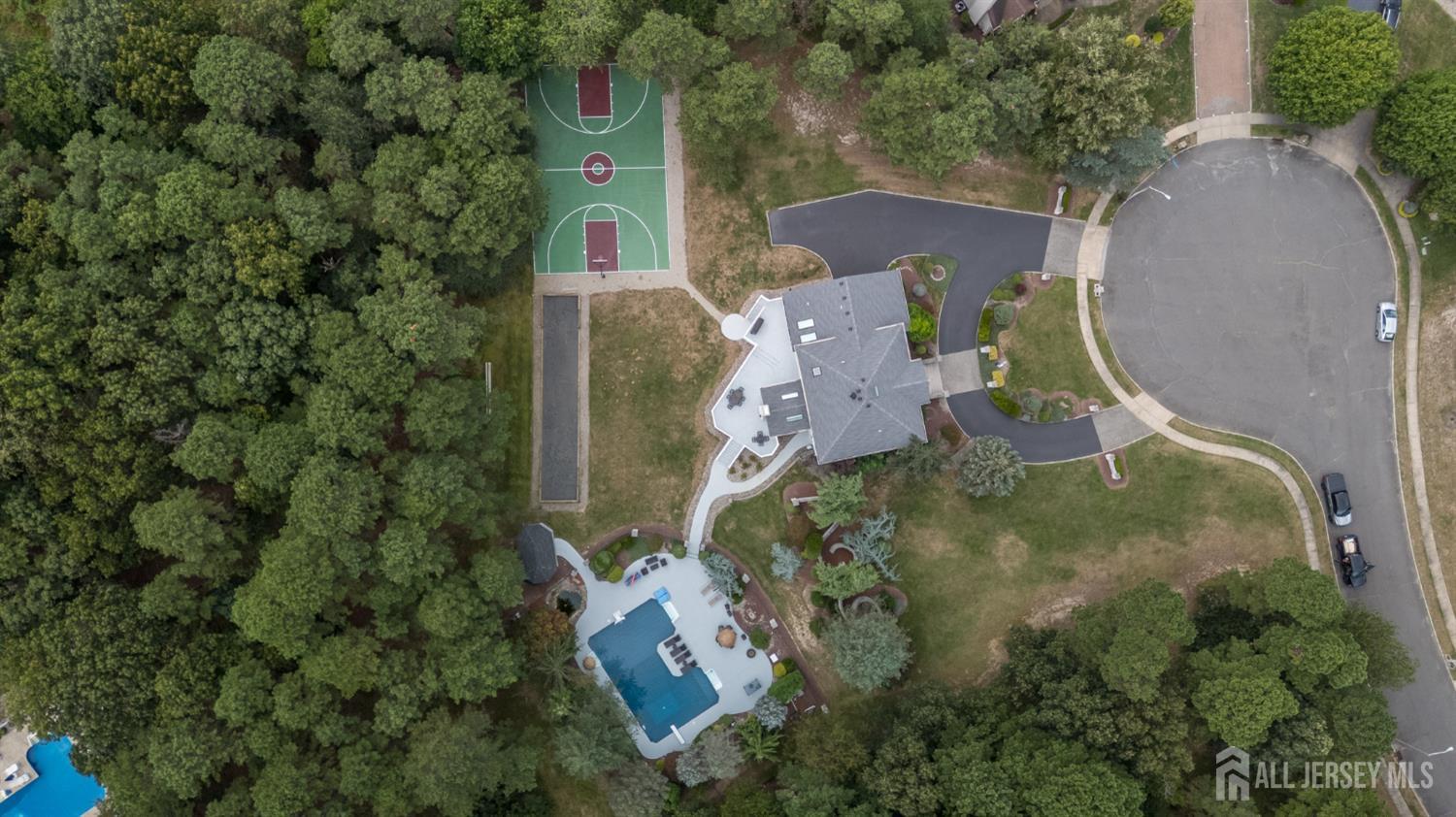 Manalapan, New Jersey, 07726, United States, 6 Bedrooms Bedrooms, ,4 BathroomsBathrooms,Residential,Active,1929408