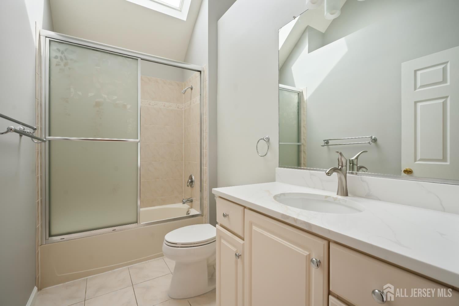 East Brunswick, New Jersey, 08816, United States, 5 Bedrooms Bedrooms, ,3 BathroomsBathrooms,Residential,Active,1953373