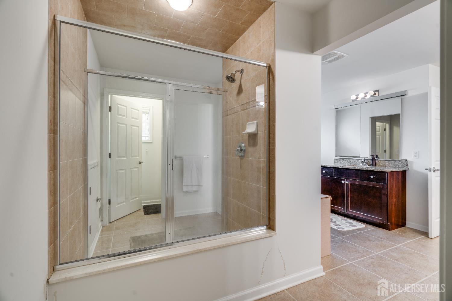 South Brunswick, New Jersey, 08816, United States, 5 Bedrooms Bedrooms, ,5 BathroomsBathrooms,Residential,Active,2009140