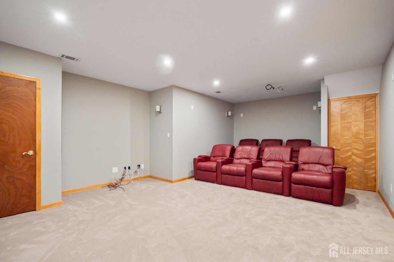 East Brunswick, New Jersey, 08816, United States, 5 Bedrooms Bedrooms, ,3 BathroomsBathrooms,Residential,Active,1953373