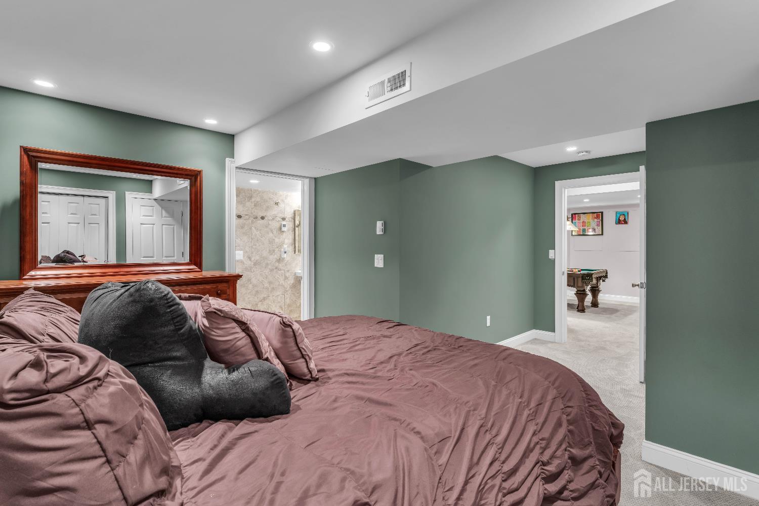 Old Bridge, New Jersey, 08857, United States, 5 Bedrooms Bedrooms, ,4 BathroomsBathrooms,Residential,Contingent,1992313