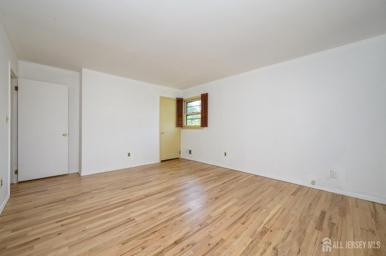 Edison, New Jersey, 08820, United States, 4 Bedrooms Bedrooms, ,3 BathroomsBathrooms,Residential,Active,1969637