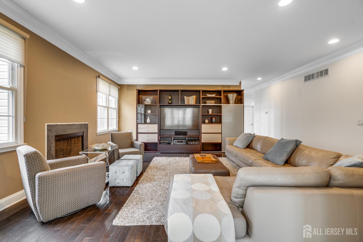 South Brunswick, New Jersey, 08816, United States, 5 Bedrooms Bedrooms, ,5 BathroomsBathrooms,Residential,Active,2009140