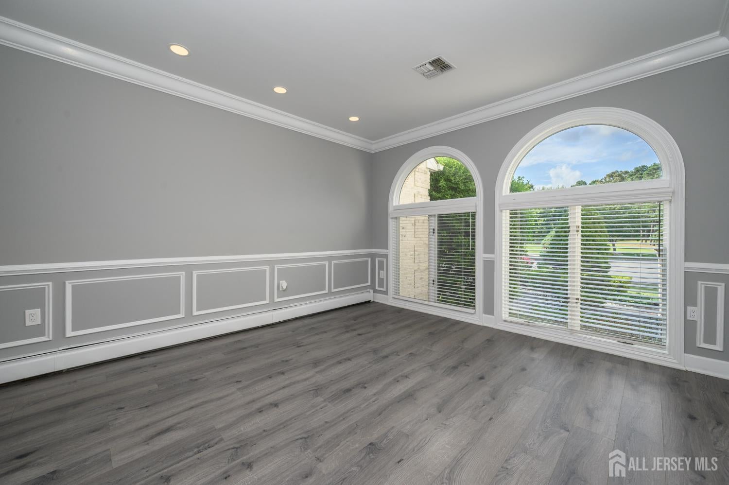 Manalapan, New Jersey, 07726, United States, 6 Bedrooms Bedrooms, ,4 BathroomsBathrooms,Residential,Active,1929408