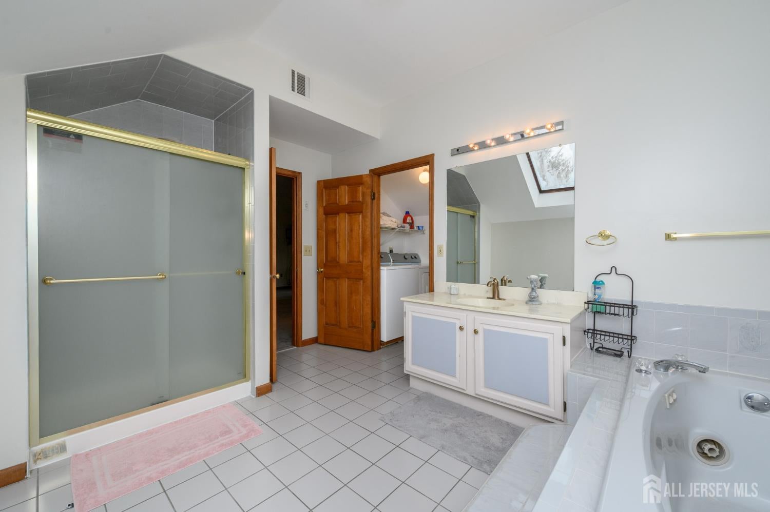 South Brunswick, New Jersey, 08852, United States, 5 Bedrooms Bedrooms, ,6 BathroomsBathrooms,Residential,Active,1987203