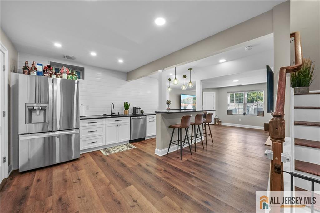 Colonia, New Jersey, 07067, United States, 5 Bedrooms Bedrooms, ,5 BathroomsBathrooms,Residential,Active,2006831