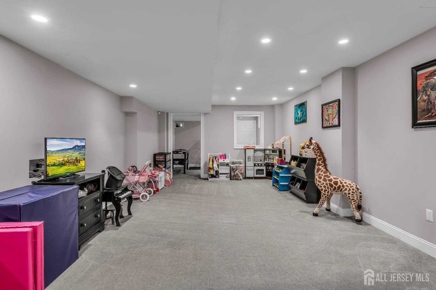 Old Bridge, New Jersey, 08857, United States, 5 Bedrooms Bedrooms, ,4 BathroomsBathrooms,Residential,Contingent,1992313