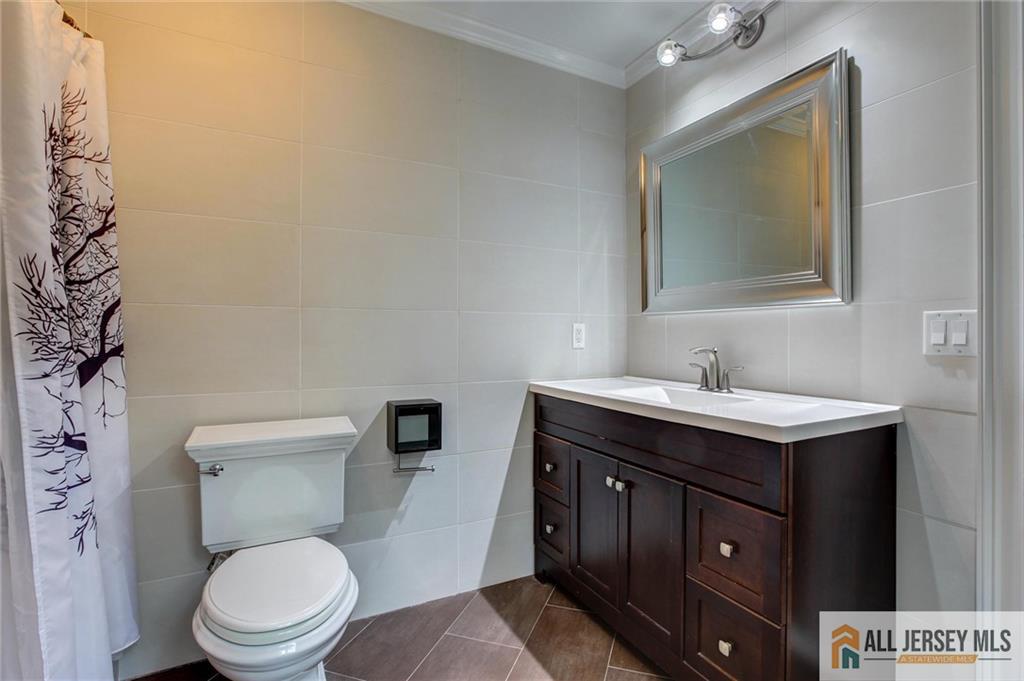 East Brunswick, New Jersey, 08816, United States, 5 Bedrooms Bedrooms, ,4 BathroomsBathrooms,Residential,Active,1953999