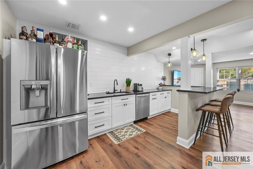 Colonia, New Jersey, 07067, United States, 5 Bedrooms Bedrooms, ,5 BathroomsBathrooms,Residential,Active,2006831