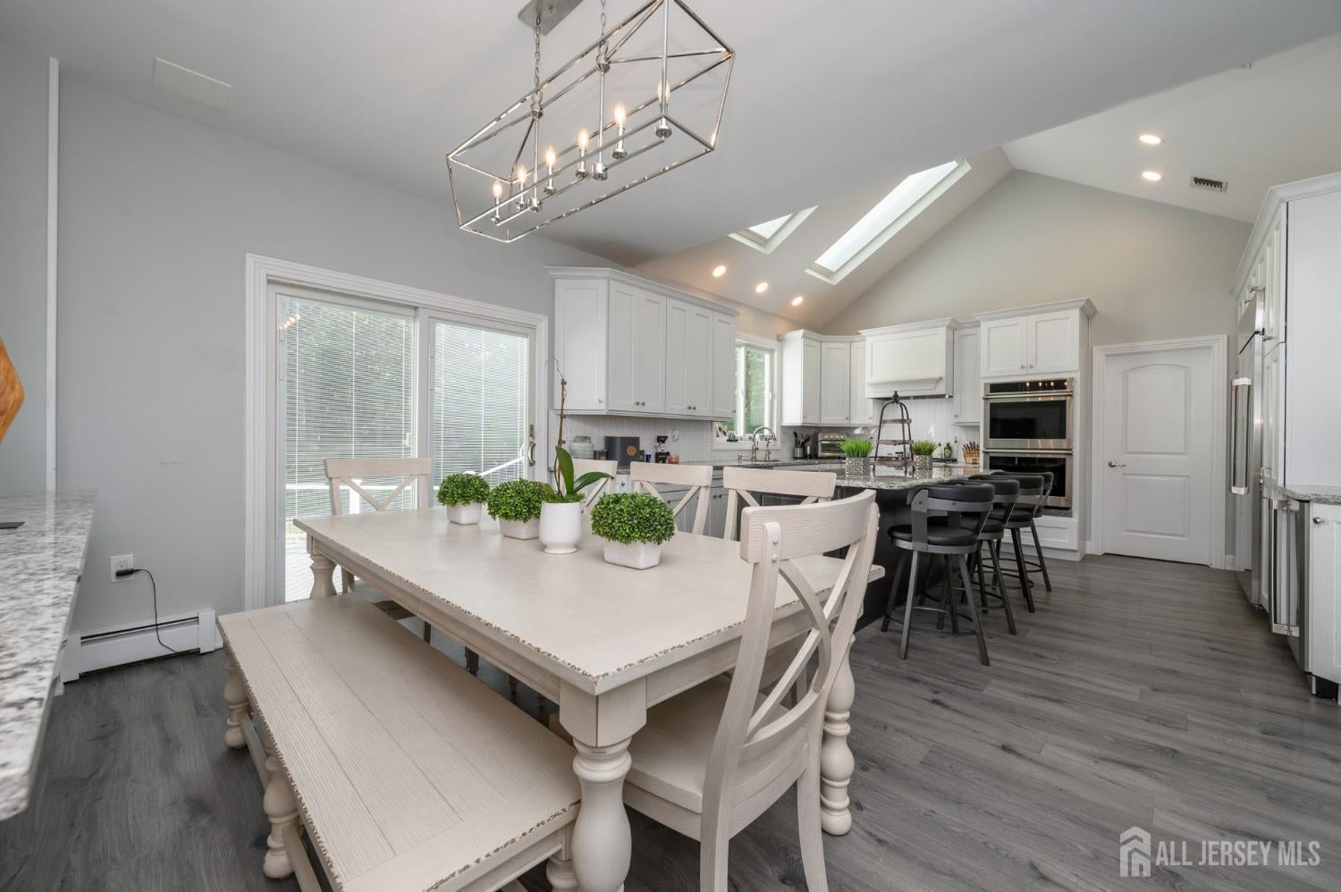 Manalapan, New Jersey, 07726, United States, 6 Bedrooms Bedrooms, ,4 BathroomsBathrooms,Residential,Active,1929408