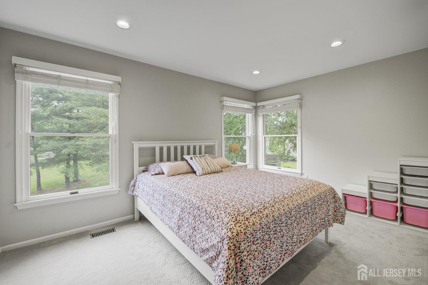 Plainsboro, New Jersey, 08536, United States, 5 Bedrooms Bedrooms, ,3 BathroomsBathrooms,Residential,Contingent,1993625