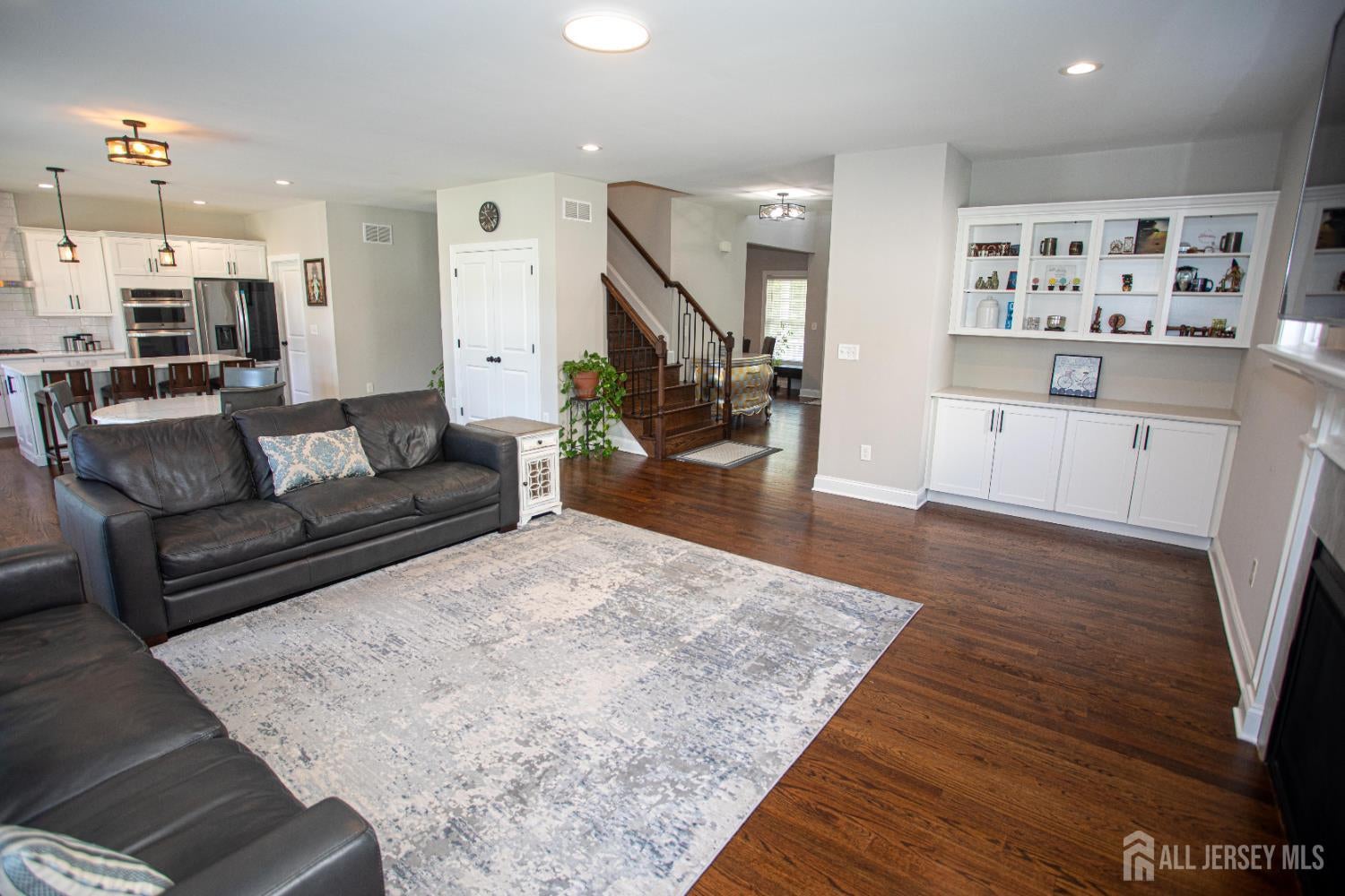 East Brunswick, New Jersey, 08816, United States, 5 Bedrooms Bedrooms, ,4 BathroomsBathrooms,Residential,Active,1899930