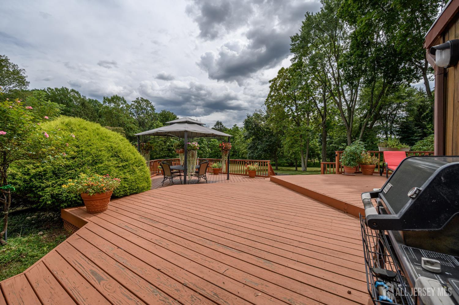 Holmdel, New Jersey, 07733, United States, 4 Bedrooms Bedrooms, ,3 BathroomsBathrooms,Residential,Active,1962178