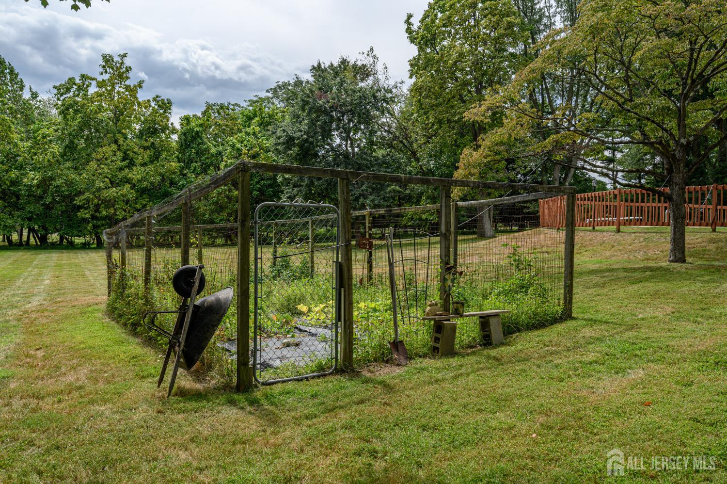 Holmdel, New Jersey, 07733, United States, 4 Bedrooms Bedrooms, ,3 BathroomsBathrooms,Residential,Active,1962178