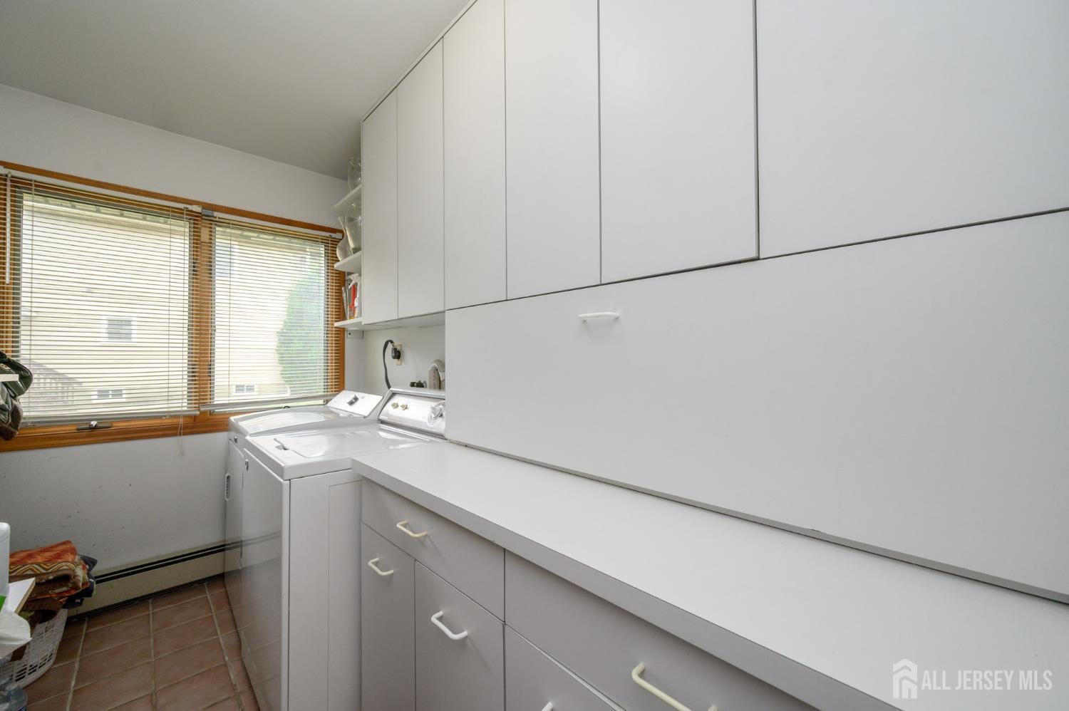 Holmdel, New Jersey, 07733, United States, 4 Bedrooms Bedrooms, ,3 BathroomsBathrooms,Residential,Active,1962178