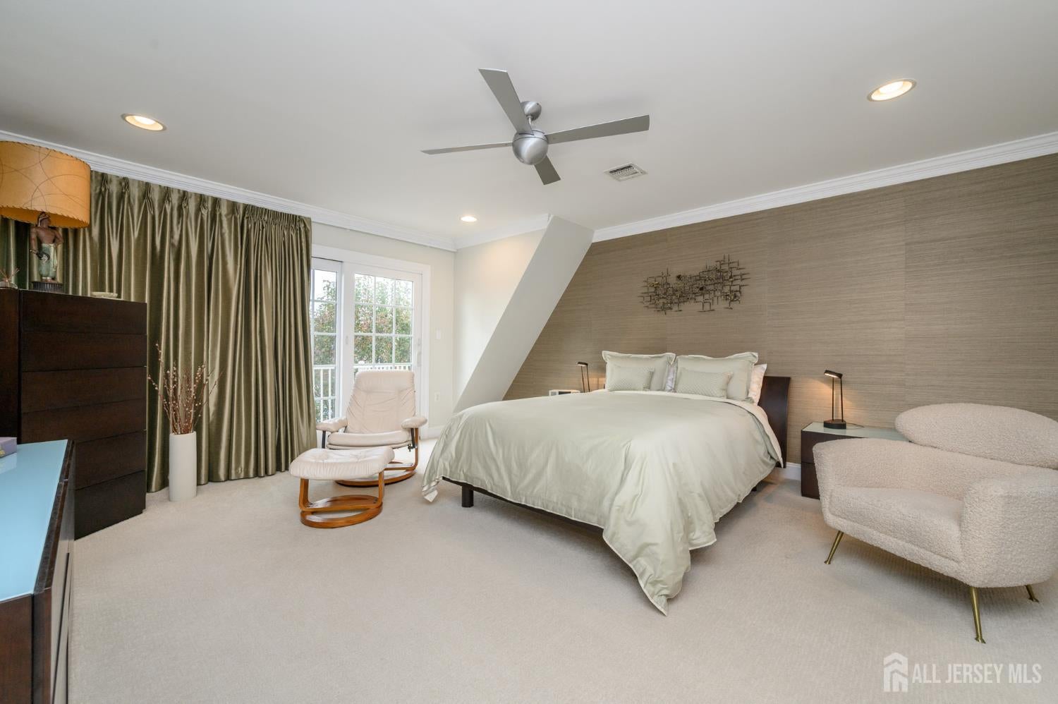 Long Branch, New Jersey, 07740, United States, 3 Bedrooms Bedrooms, ,3 BathroomsBathrooms,Residential,Active,1992269