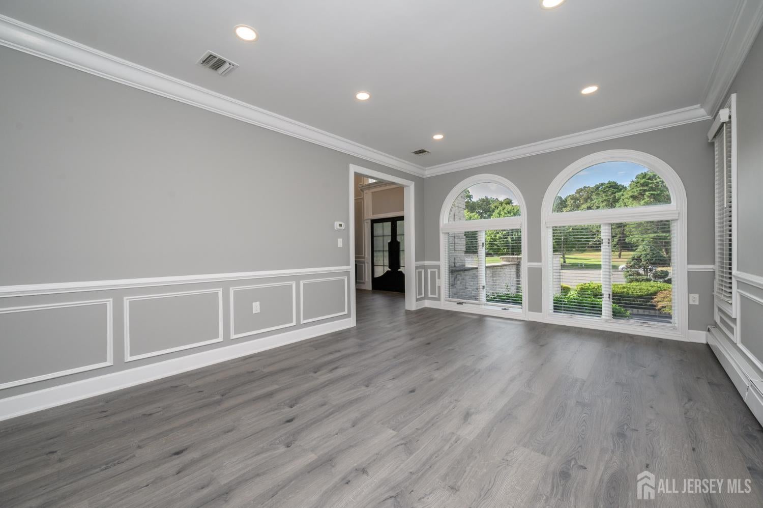 Manalapan, New Jersey, 07726, United States, 6 Bedrooms Bedrooms, ,4 BathroomsBathrooms,Residential,Active,1929408