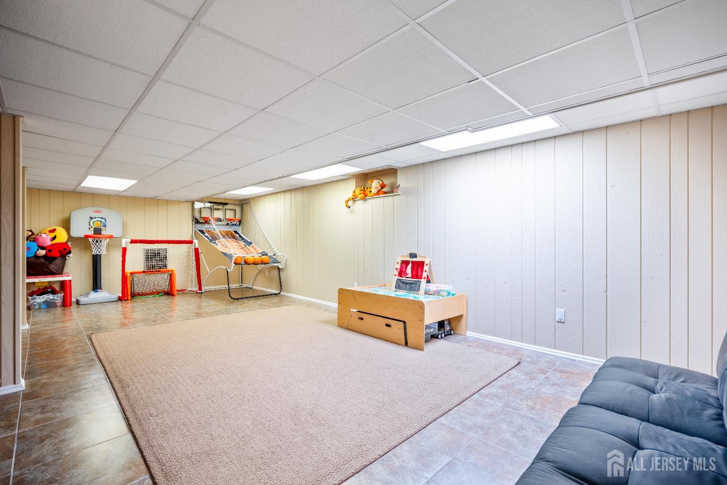 East Brunswick, New Jersey, 08816, United States, 6 Bedrooms Bedrooms, ,7 BathroomsBathrooms,Residential,Active,2007112