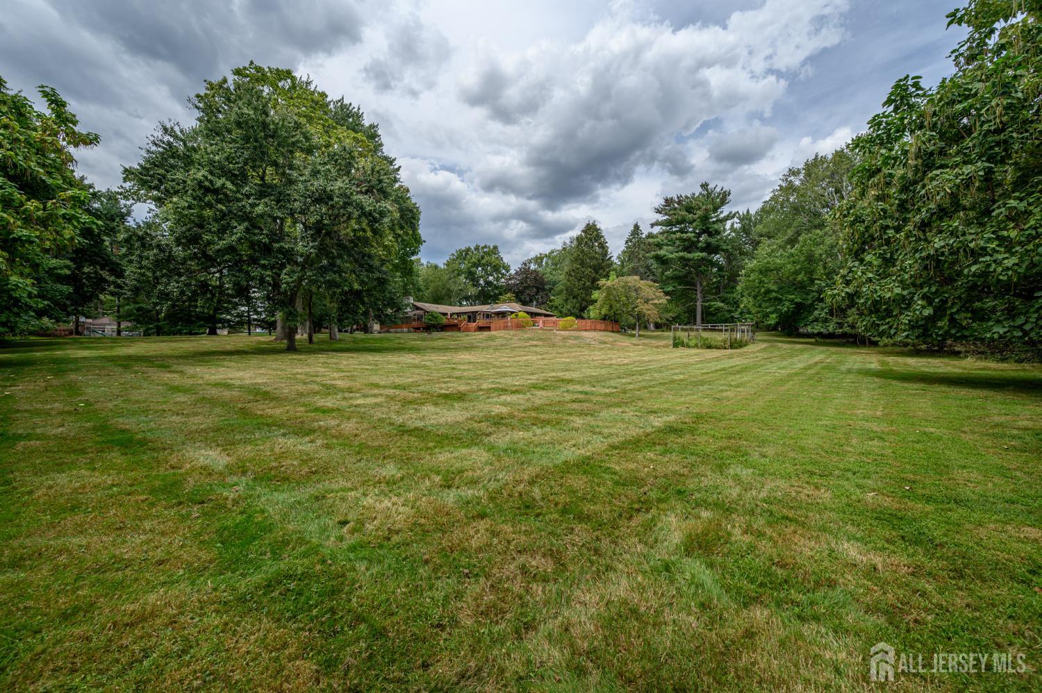 Holmdel, New Jersey, 07733, United States, 4 Bedrooms Bedrooms, ,3 BathroomsBathrooms,Residential,Active,1962178