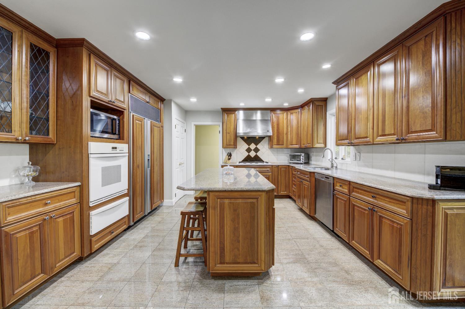 Plainsboro, New Jersey, 08536, United States, 5 Bedrooms Bedrooms, ,3 BathroomsBathrooms,Residential,Contingent,1993625