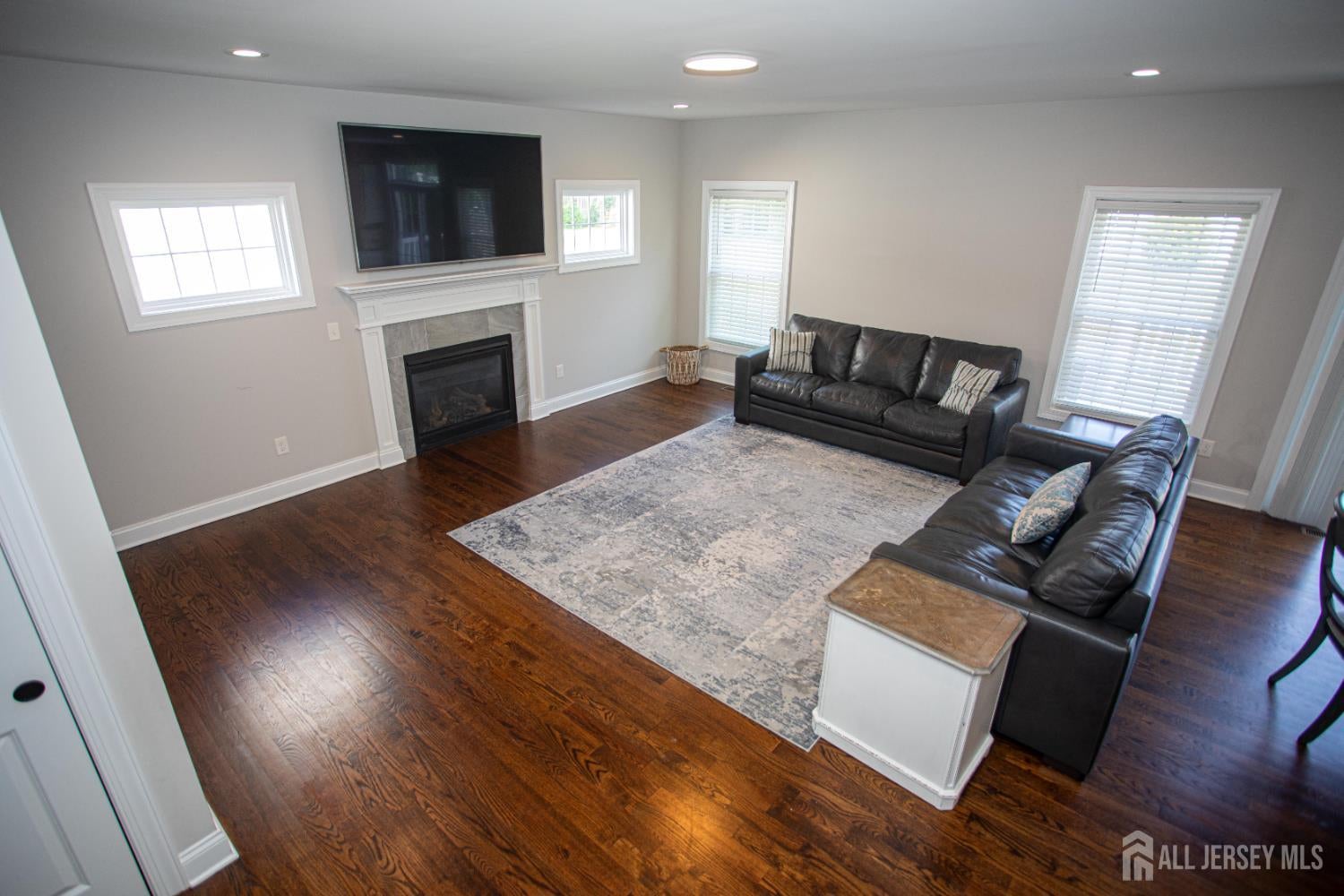 East Brunswick, New Jersey, 08816, United States, 5 Bedrooms Bedrooms, ,4 BathroomsBathrooms,Residential,Active,1899930