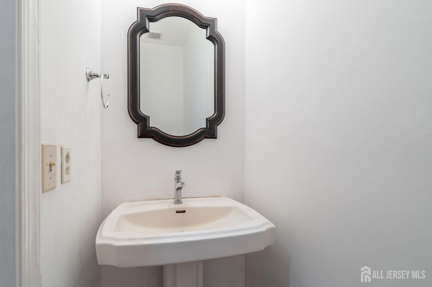 Franklin, New Jersey, 08540, United States, 4 Bedrooms Bedrooms, ,3 BathroomsBathrooms,Residential,Active,1952607