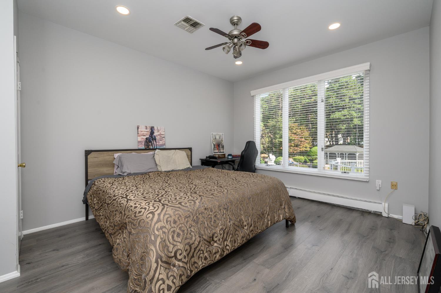 Manalapan, New Jersey, 07726, United States, 6 Bedrooms Bedrooms, ,4 BathroomsBathrooms,Residential,Active,1929408