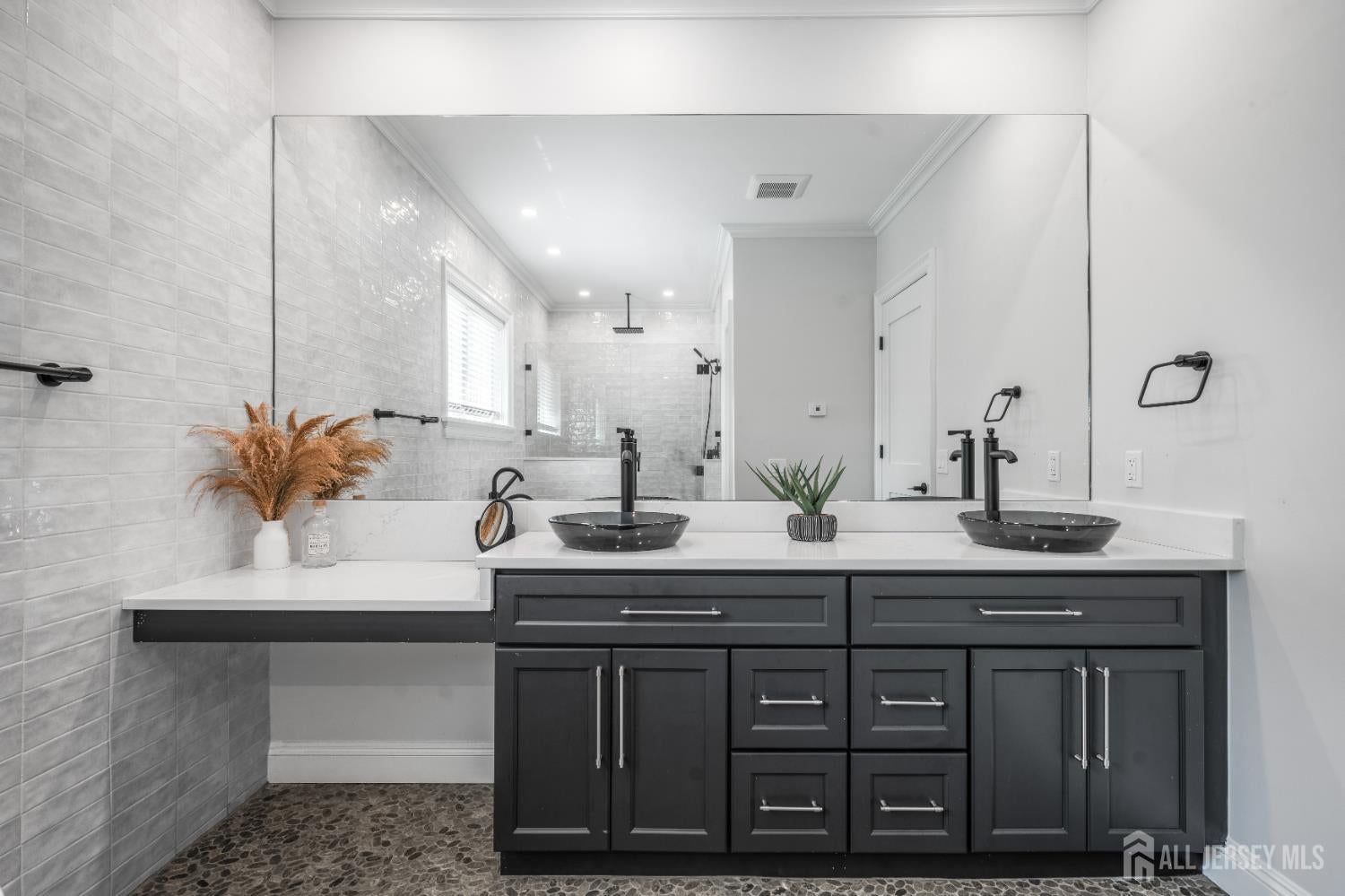 East Brunswick, New Jersey, 08816, United States, 5 Bedrooms Bedrooms, ,6 BathroomsBathrooms,Residential,Active,1946514