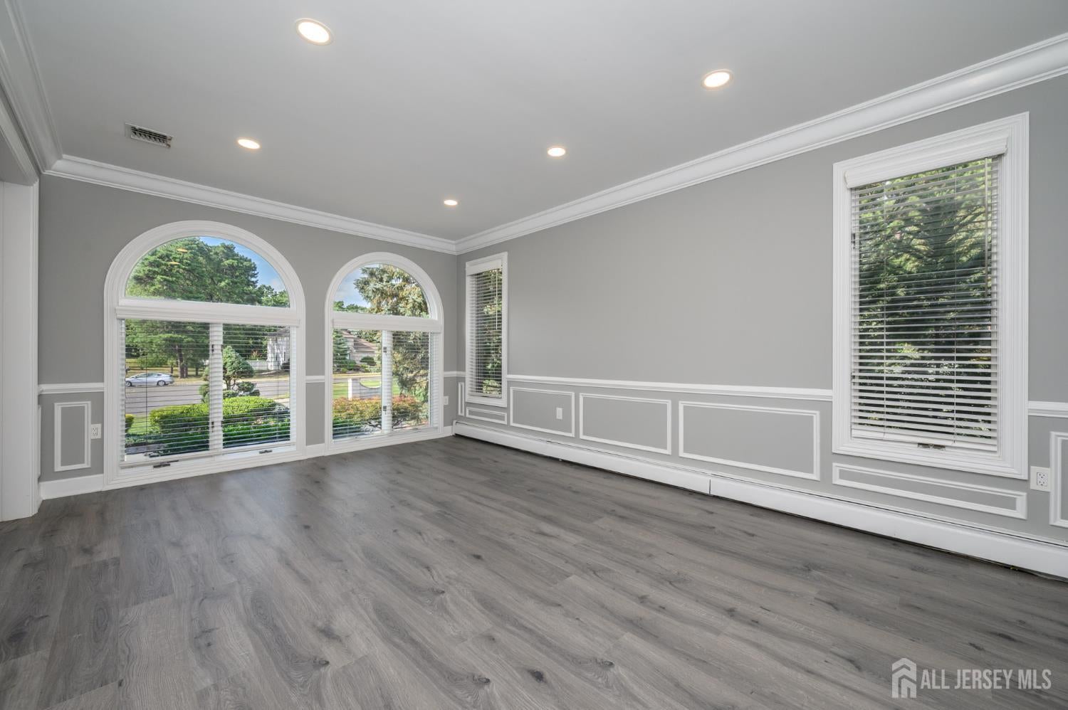 Manalapan, New Jersey, 07726, United States, 6 Bedrooms Bedrooms, ,4 BathroomsBathrooms,Residential,Active,1929408