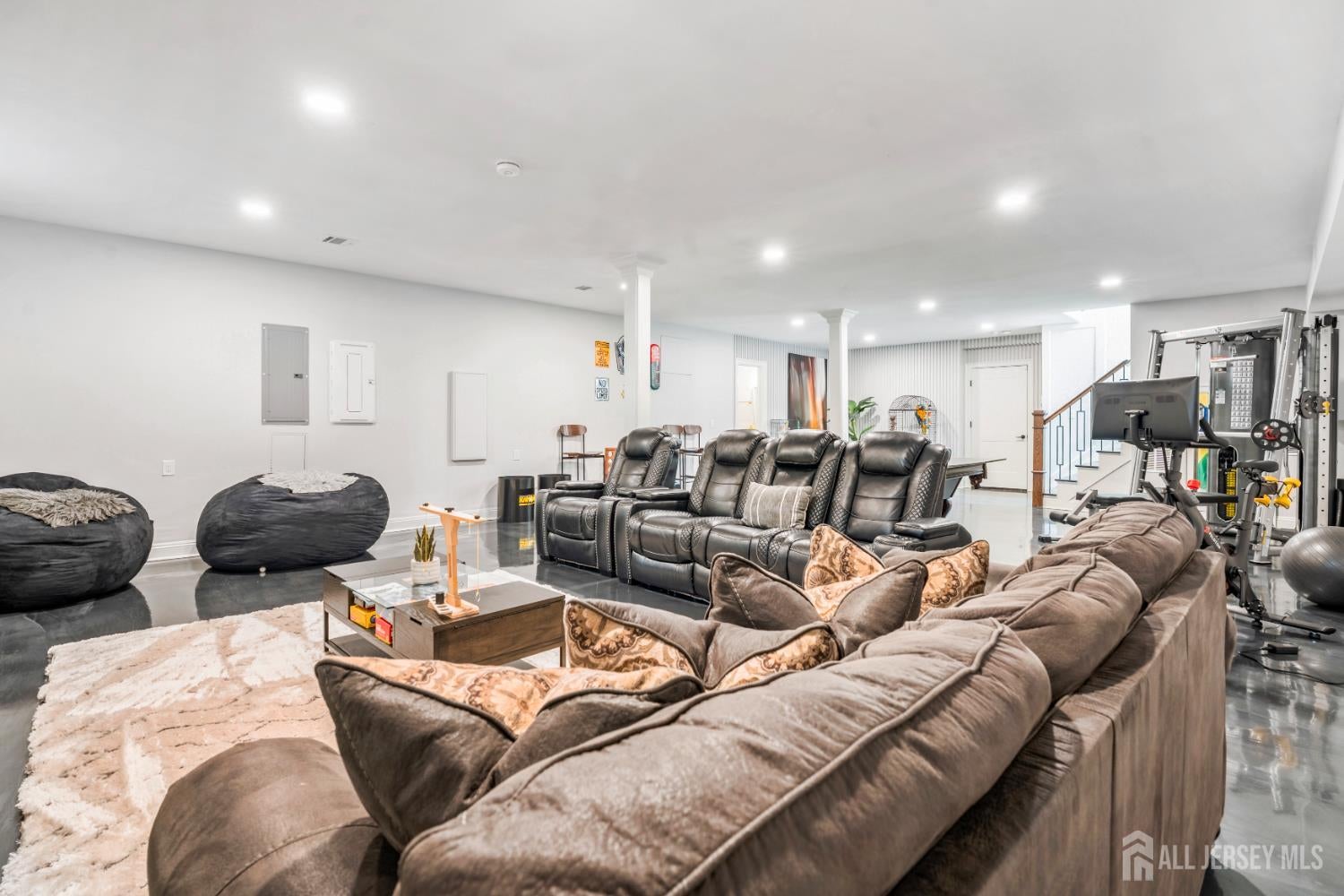 East Brunswick, New Jersey, 08816, United States, 5 Bedrooms Bedrooms, ,6 BathroomsBathrooms,Residential,Active,1946514