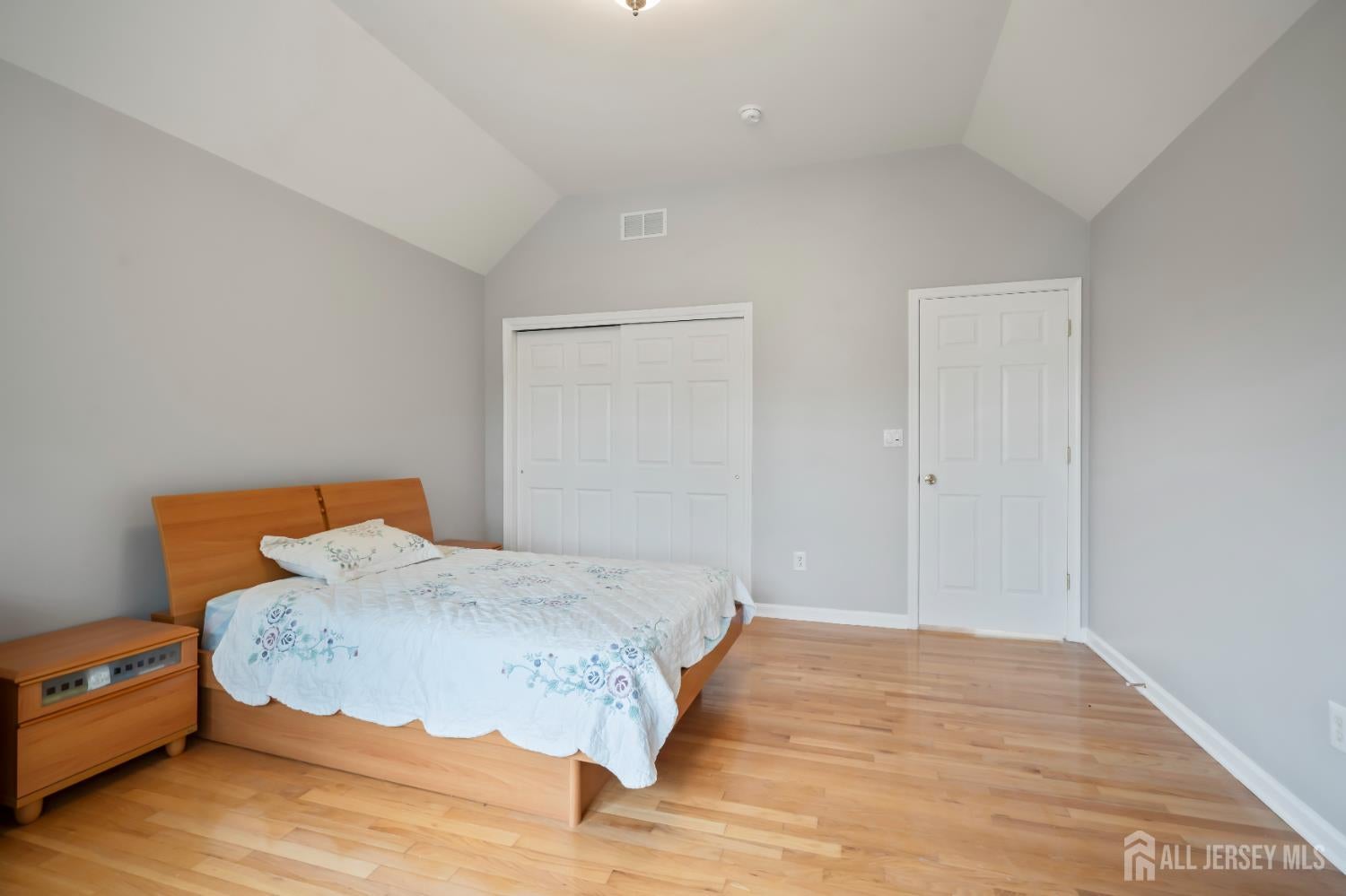 East Brunswick, New Jersey, 08816, United States, 5 Bedrooms Bedrooms, ,3 BathroomsBathrooms,Residential,Active,1953373