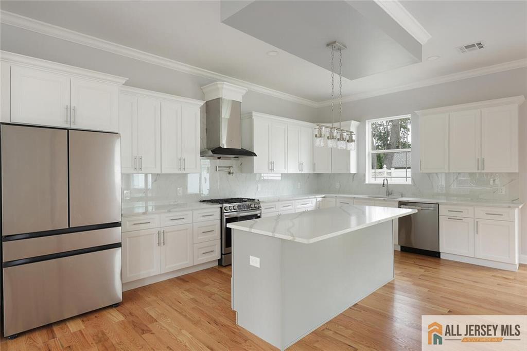 Edison, New Jersey, 08817, United States, 5 Bedrooms Bedrooms, ,4 BathroomsBathrooms,Residential,Active,1952281