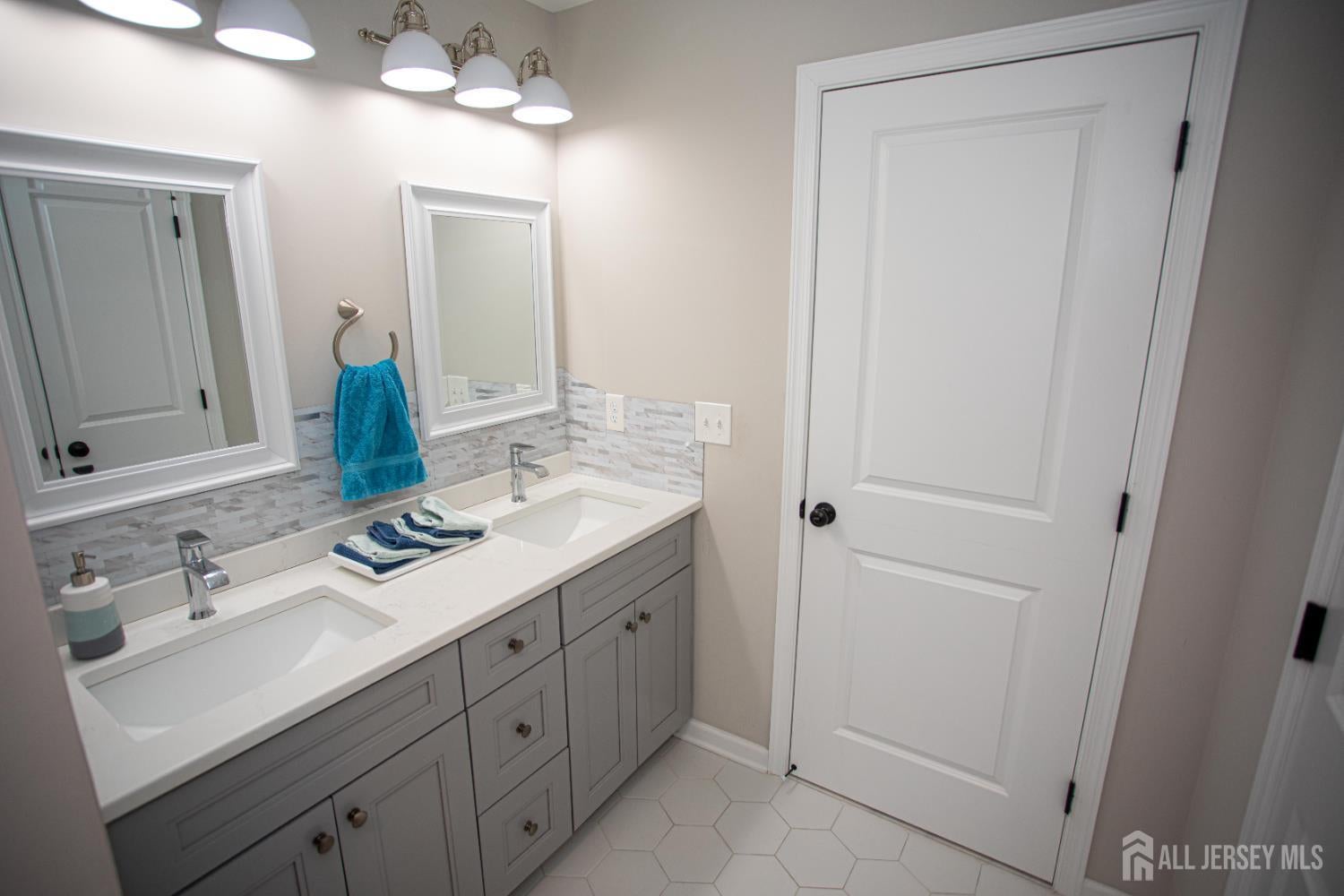East Brunswick, New Jersey, 08816, United States, 5 Bedrooms Bedrooms, ,4 BathroomsBathrooms,Residential,Active,1899930