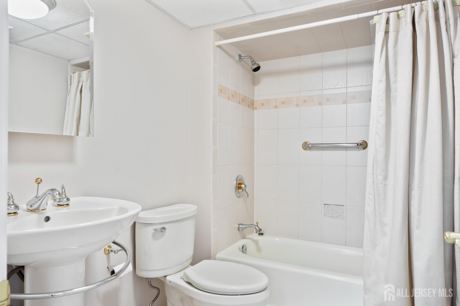 East Brunswick, New Jersey, 08816, United States, 6 Bedrooms Bedrooms, ,7 BathroomsBathrooms,Residential,Active,2007112