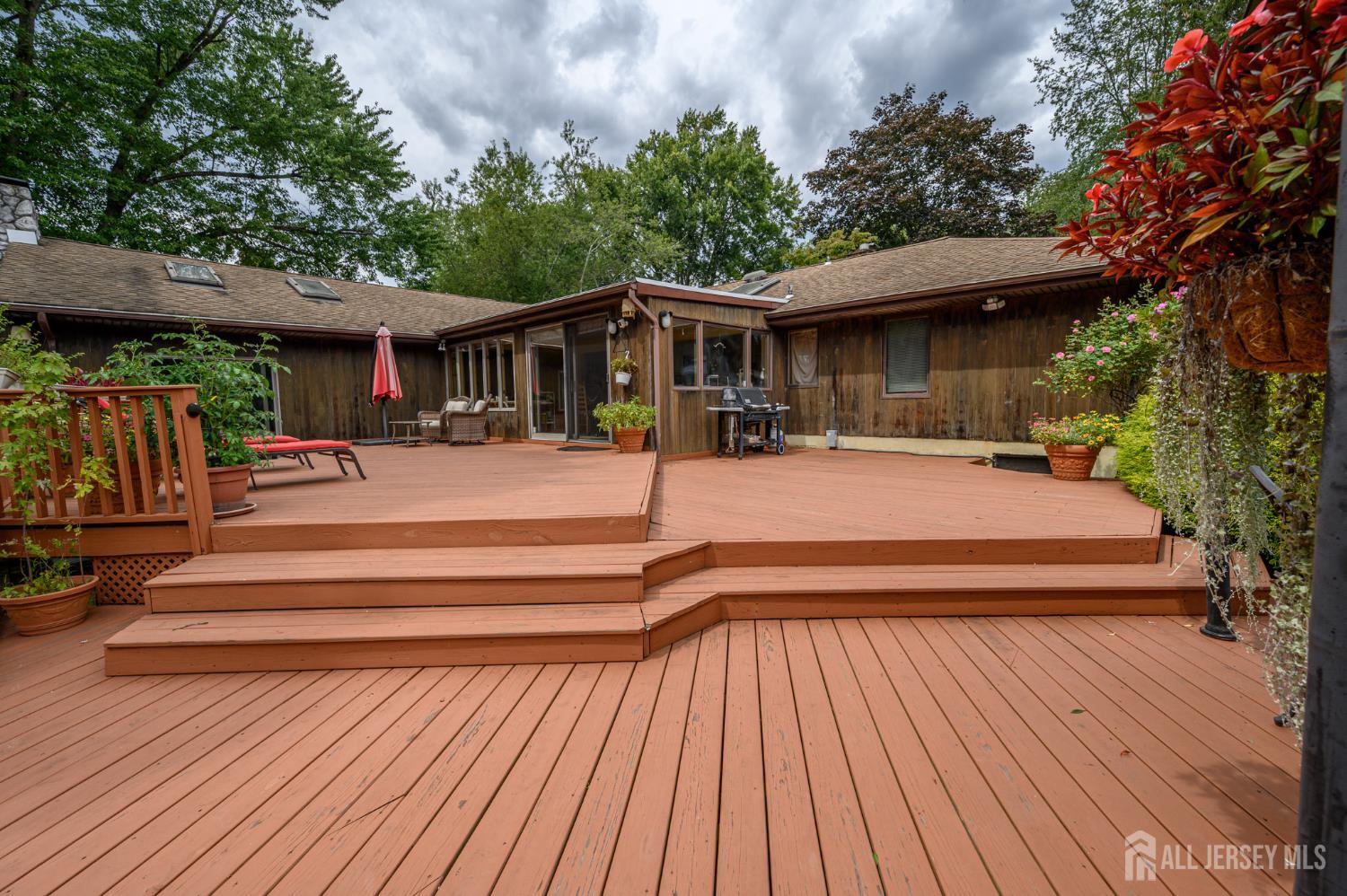 Holmdel, New Jersey, 07733, United States, 4 Bedrooms Bedrooms, ,3 BathroomsBathrooms,Residential,Active,1962178