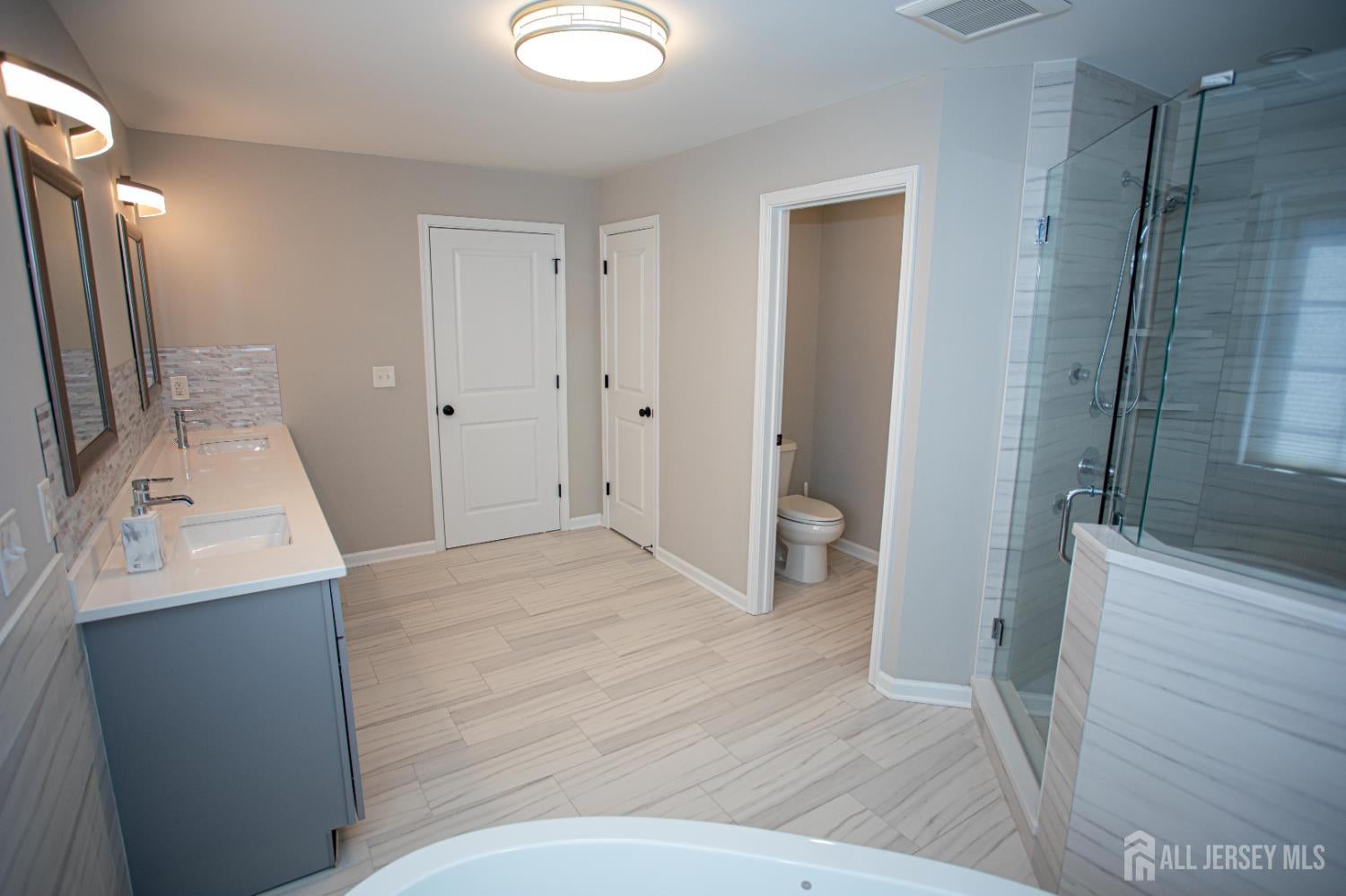 East Brunswick, New Jersey, 08816, United States, 5 Bedrooms Bedrooms, ,4 BathroomsBathrooms,Residential,Active,1899930