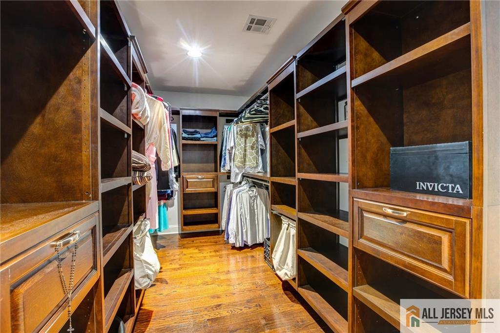 East Brunswick, New Jersey, 08816, United States, 5 Bedrooms Bedrooms, ,4 BathroomsBathrooms,Residential,Active,1953999