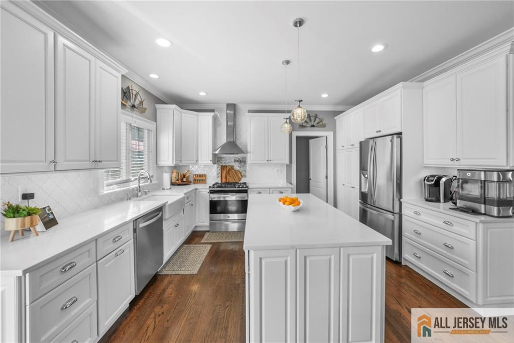 Colonia, New Jersey, 07067, United States, 5 Bedrooms Bedrooms, ,5 BathroomsBathrooms,Residential,Active,2006831