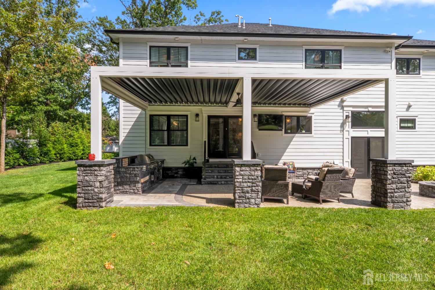 East Brunswick, New Jersey, 08816, United States, 5 Bedrooms Bedrooms, ,6 BathroomsBathrooms,Residential,Active,1946514