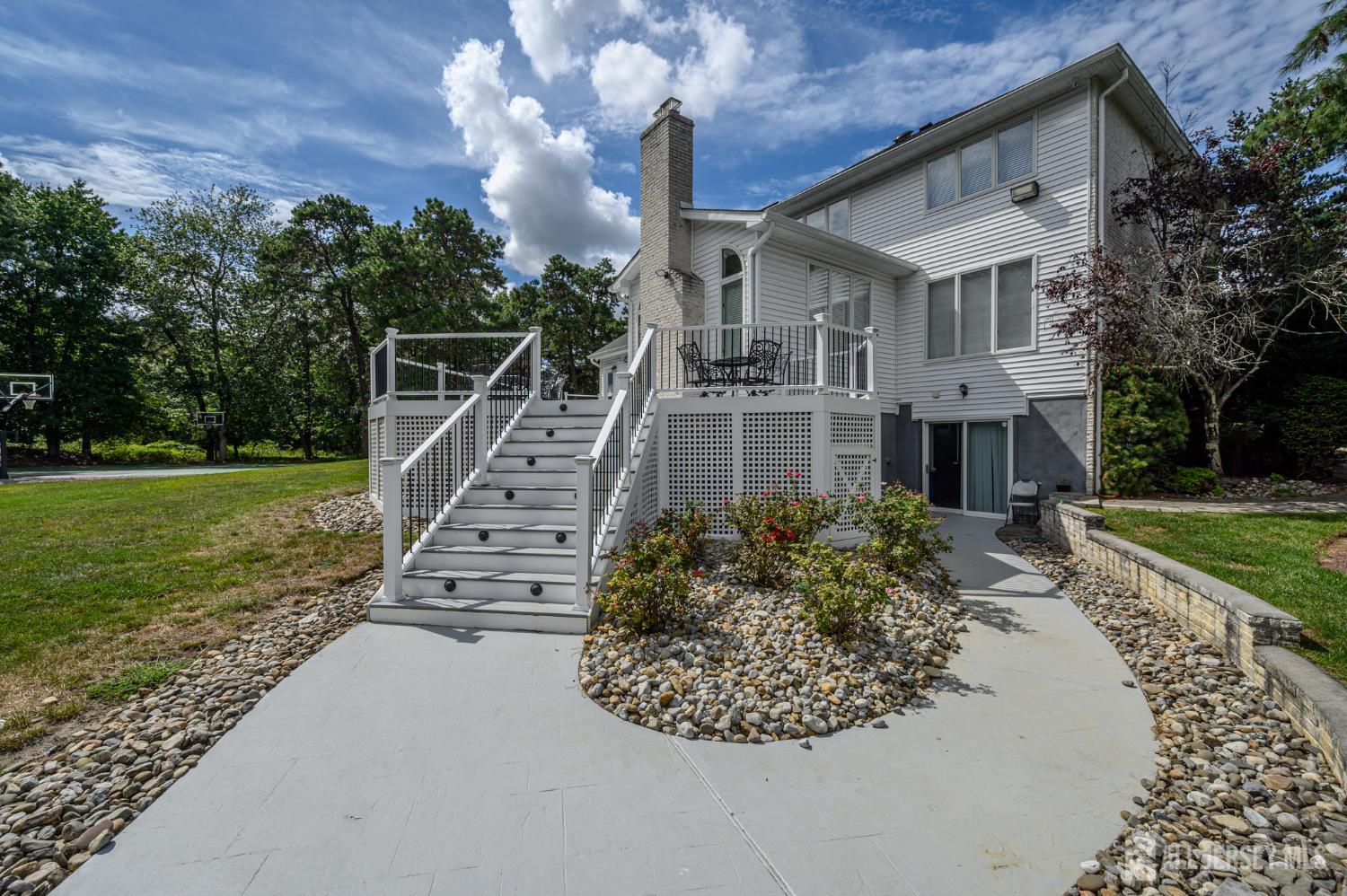 Manalapan, New Jersey, 07726, United States, 6 Bedrooms Bedrooms, ,4 BathroomsBathrooms,Residential,Active,1929408