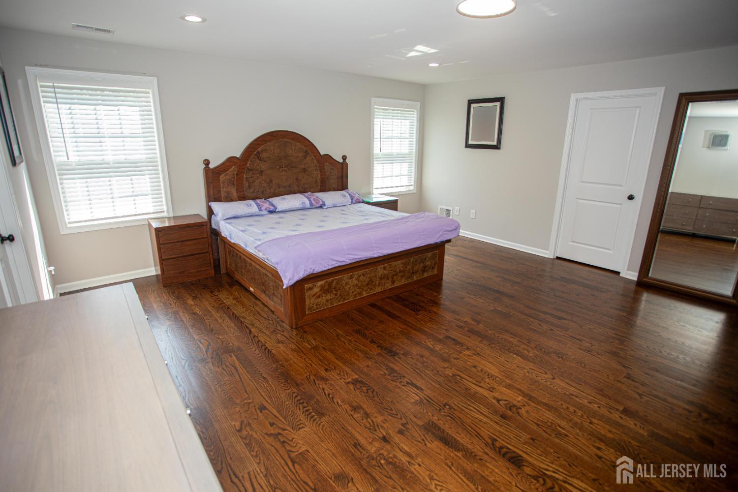 East Brunswick, New Jersey, 08816, United States, 5 Bedrooms Bedrooms, ,4 BathroomsBathrooms,Residential,Active,1899930