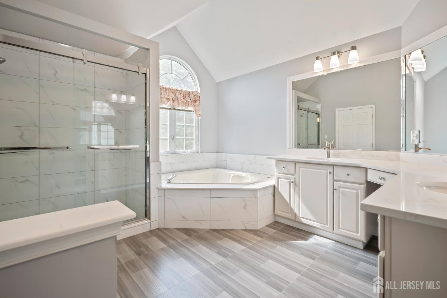 East Brunswick, New Jersey, 08816, United States, 5 Bedrooms Bedrooms, ,3 BathroomsBathrooms,Residential,Active,1953373
