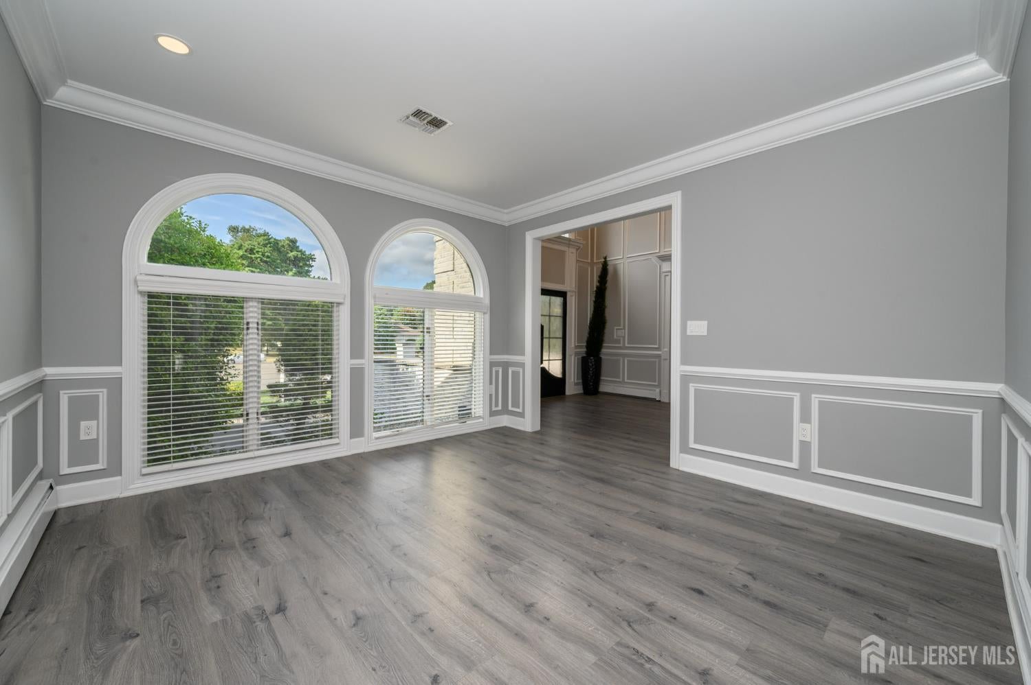Manalapan, New Jersey, 07726, United States, 6 Bedrooms Bedrooms, ,4 BathroomsBathrooms,Residential,Active,1929408