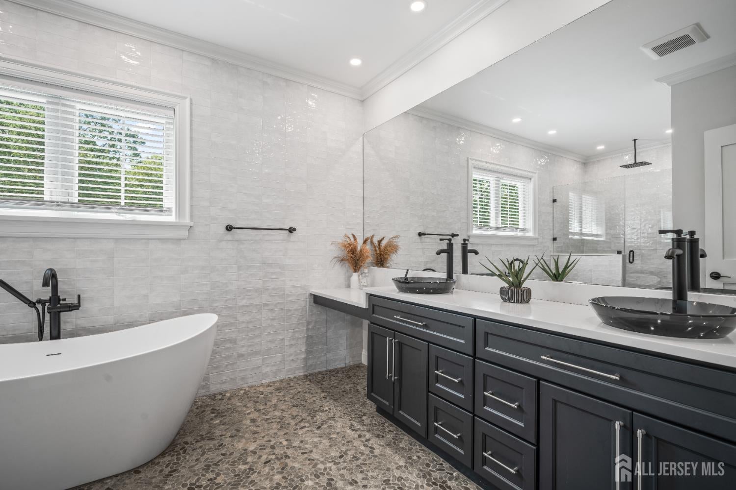 East Brunswick, New Jersey, 08816, United States, 5 Bedrooms Bedrooms, ,6 BathroomsBathrooms,Residential,Active,1946514