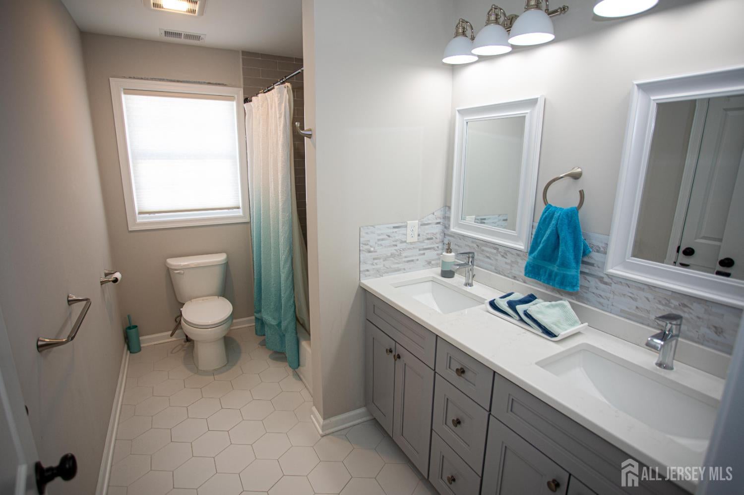 East Brunswick, New Jersey, 08816, United States, 5 Bedrooms Bedrooms, ,4 BathroomsBathrooms,Residential,Active,1899930